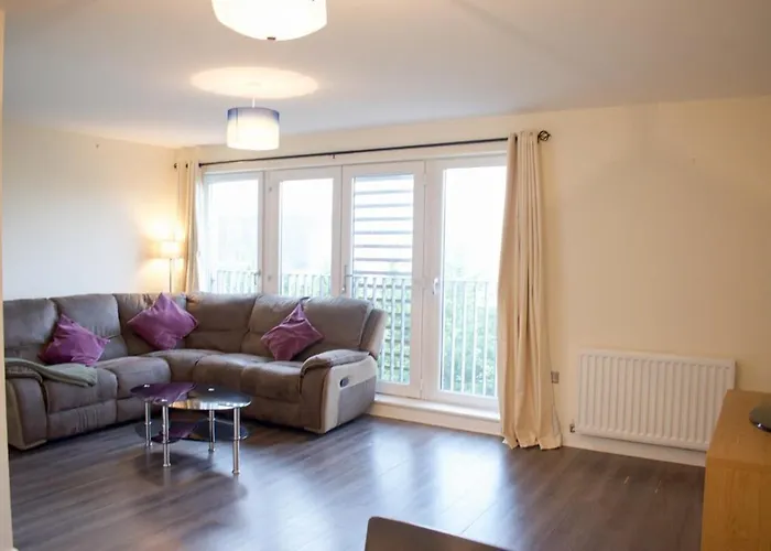 Large&Modern 2 Bed 2 Bath Edinburgh Apartment