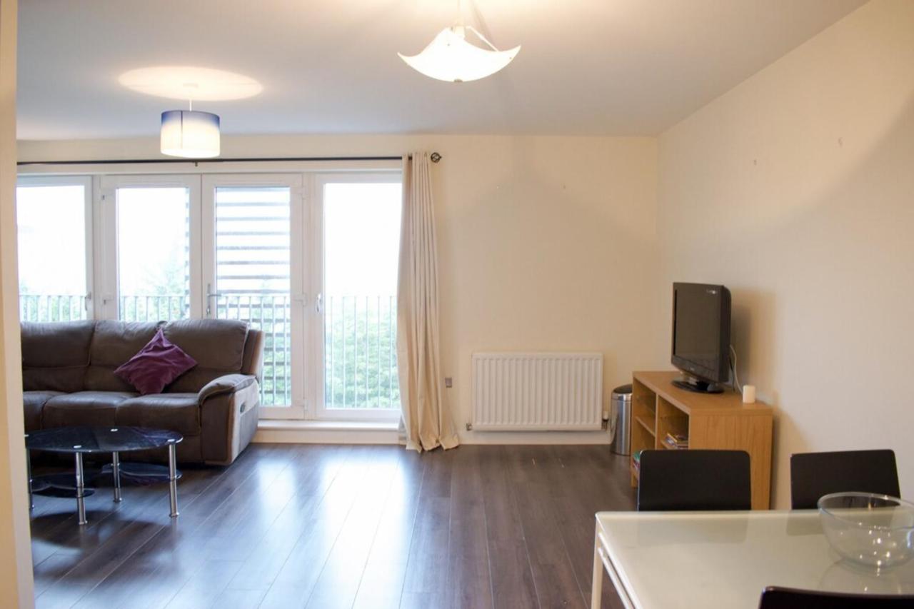 Large And Modern 2 Bed 2 Bath Apartment Edinburgh